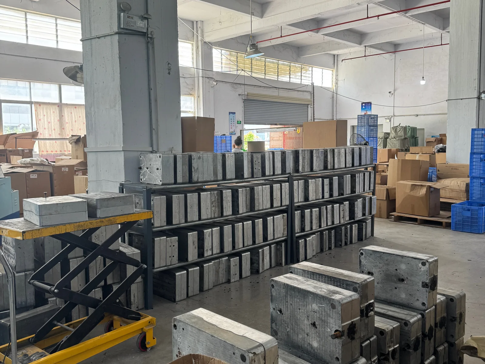 Metal sole molds stored on racks in the Shengfeng Sole workshop.