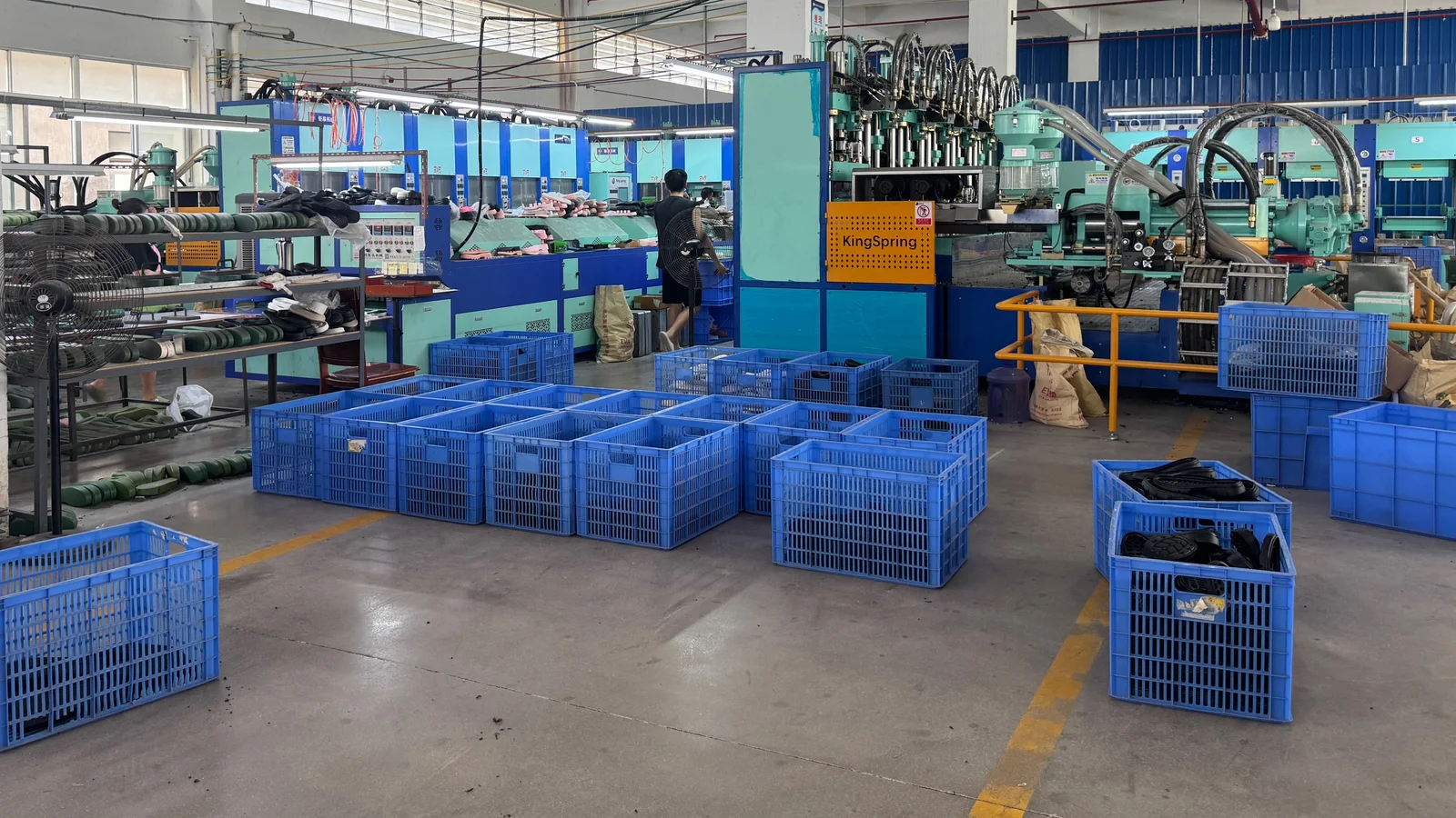 Automatic EVA injection molding machines at Shengfeng Sole in Heshan.
